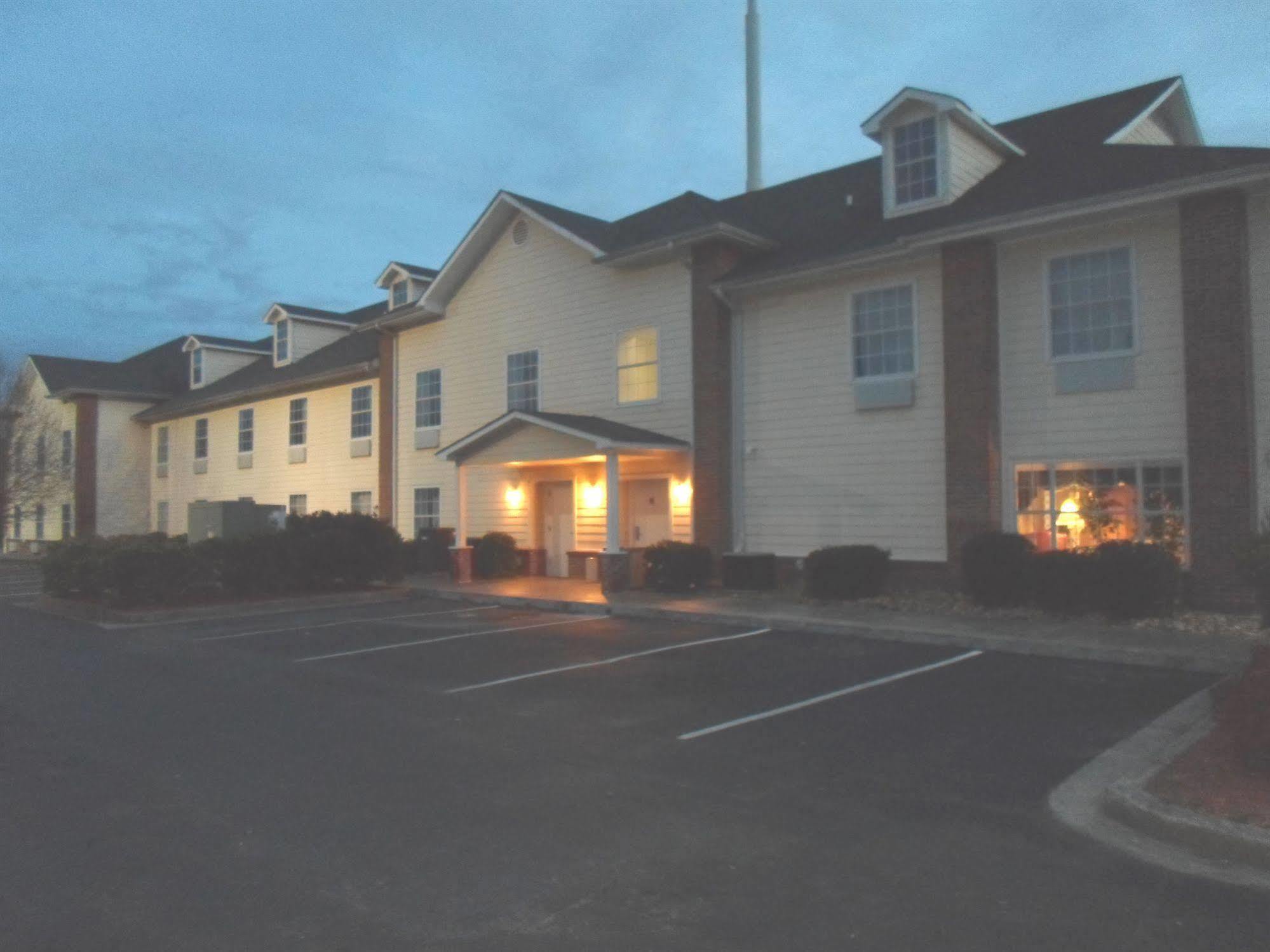 Baymont By Wyndham Adairsville Exterior foto